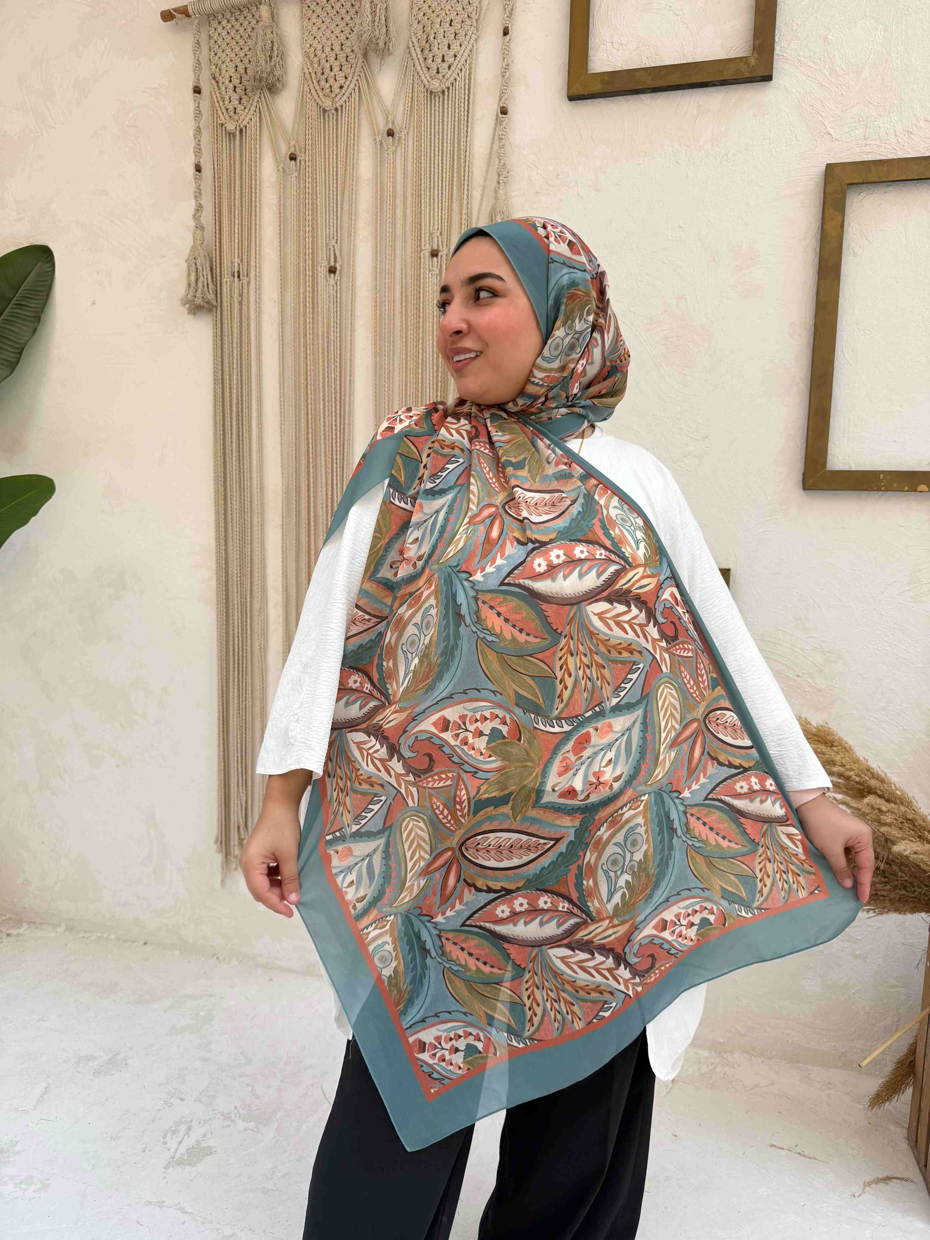 Lefora Scarf