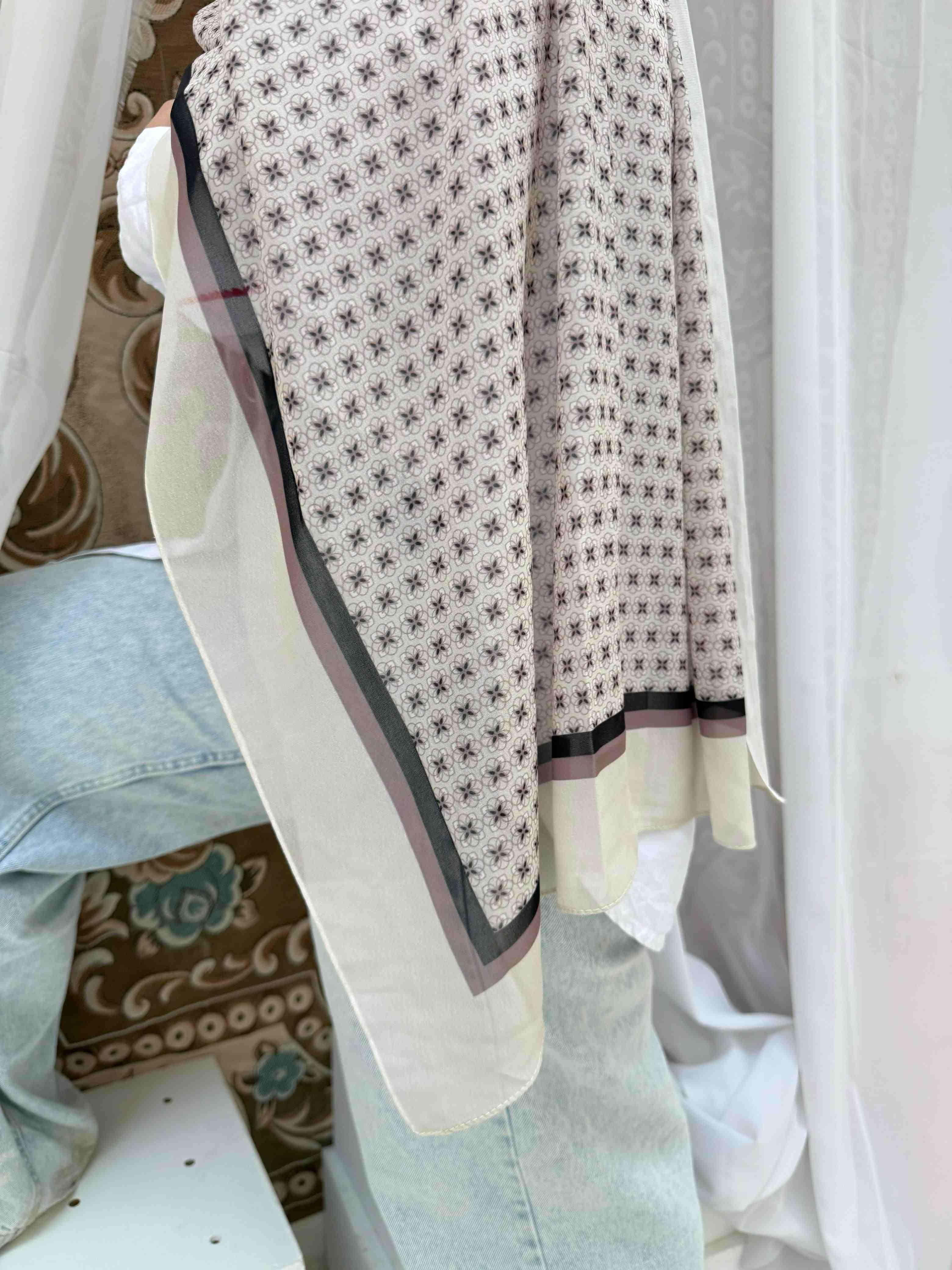 Bilar Scarf