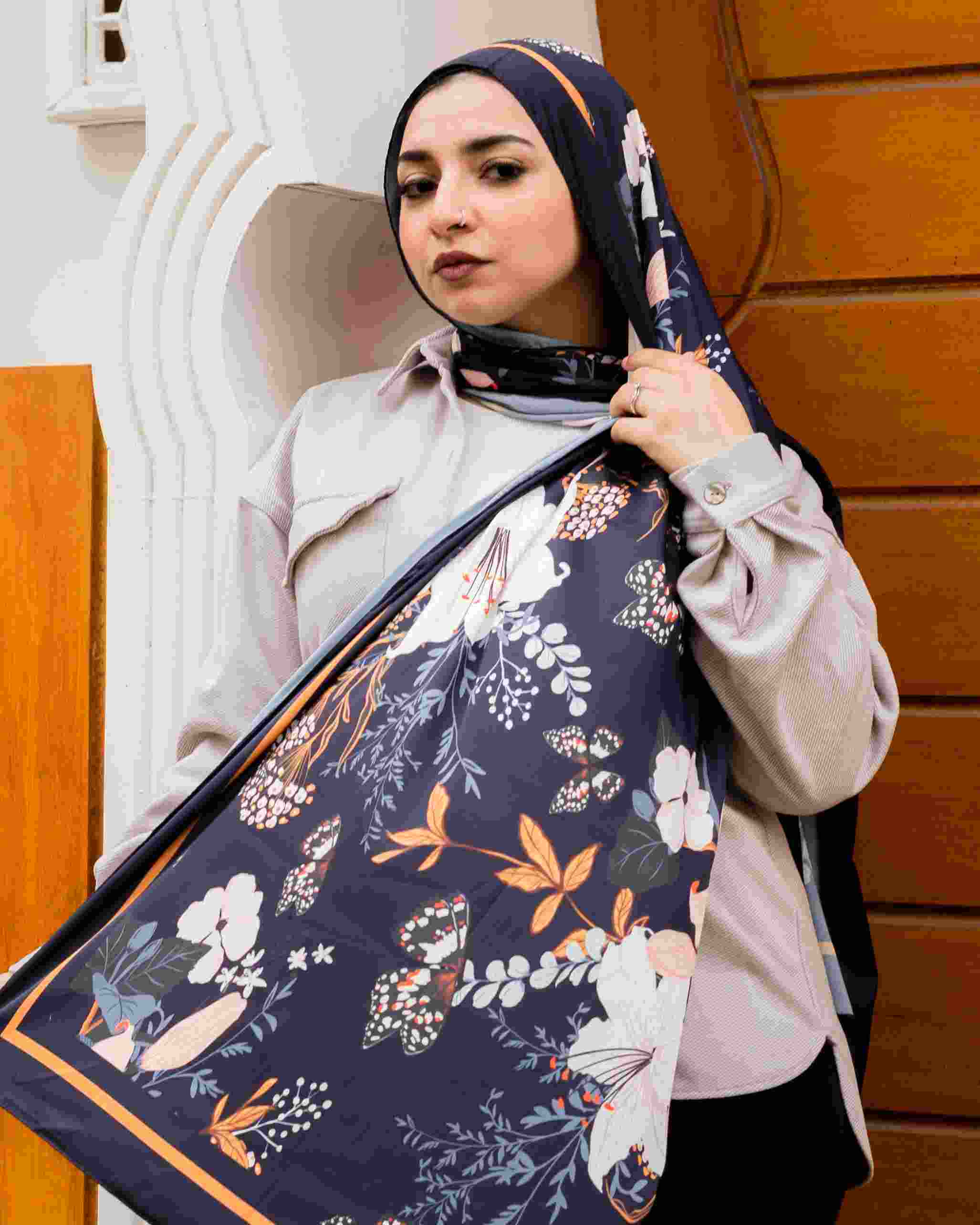 Anhar in Satin